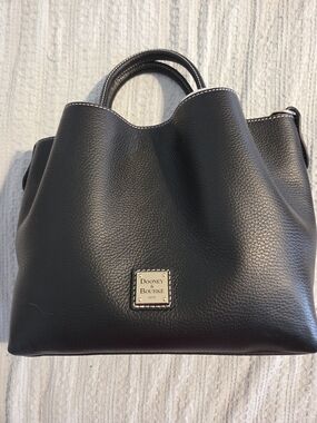 EUC Dooney & Bourke Black Lucca Leather Barlow Bag